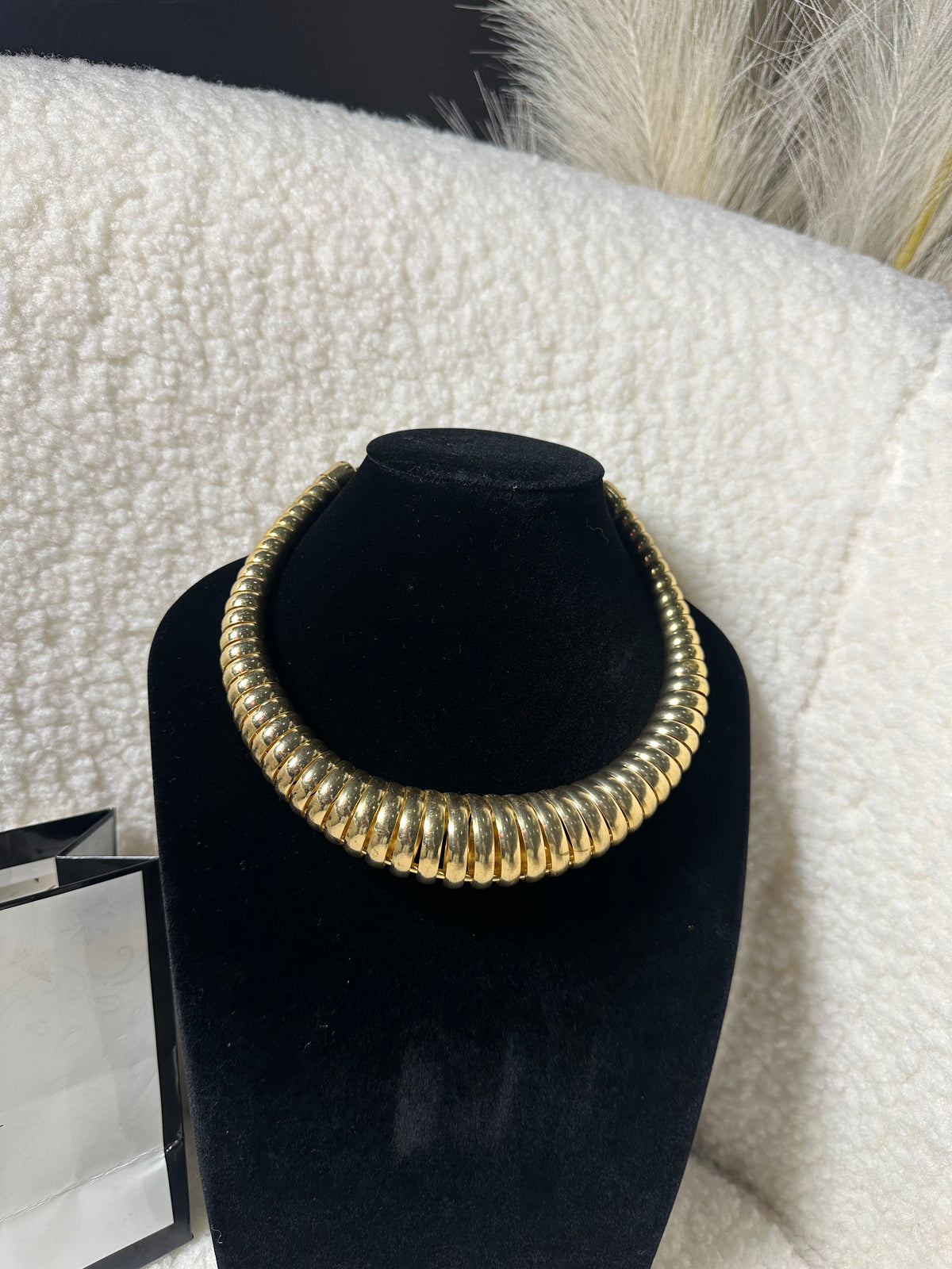 Bold Ribbed Collar Necklace