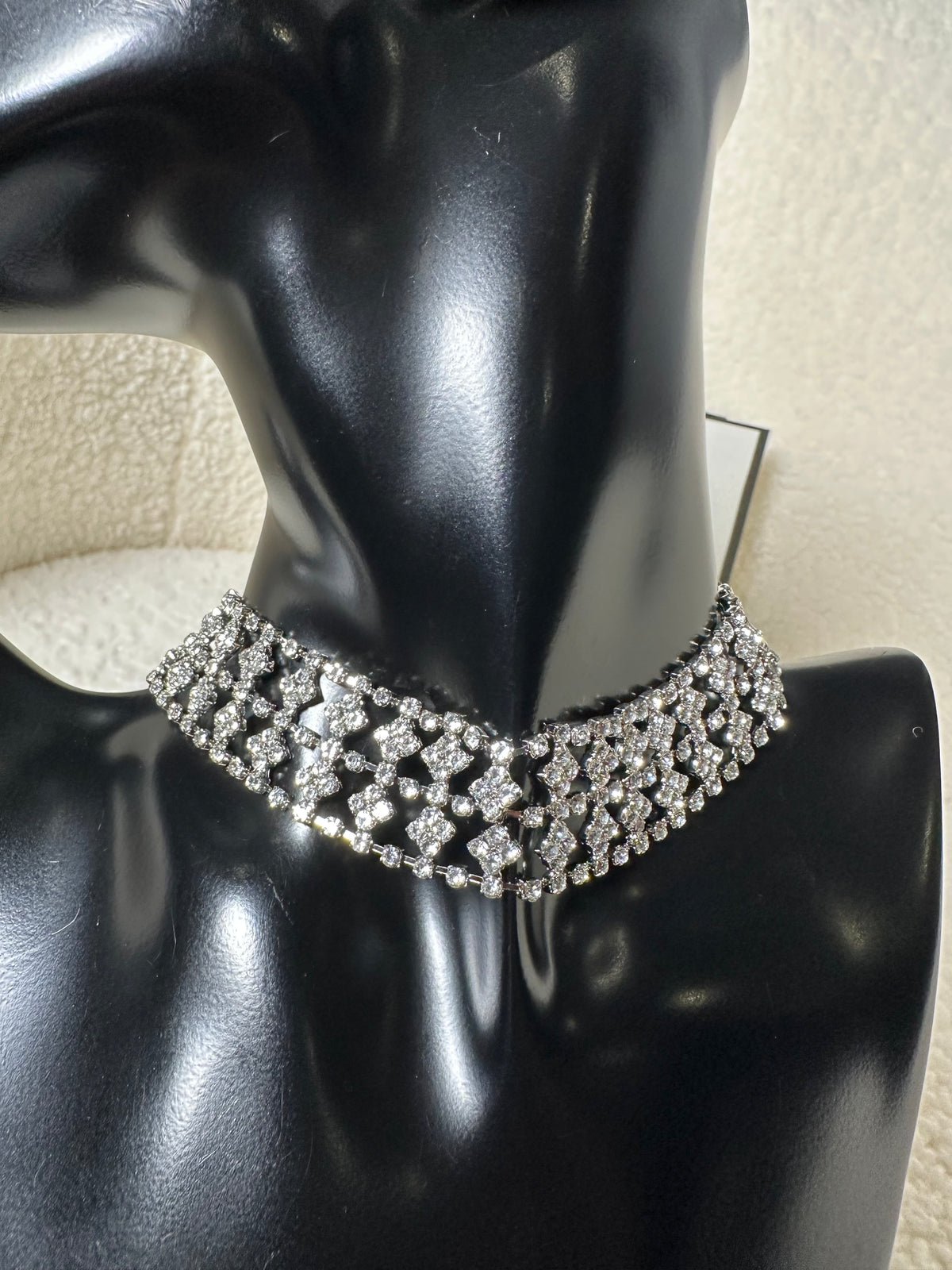 Dainty Diva choker