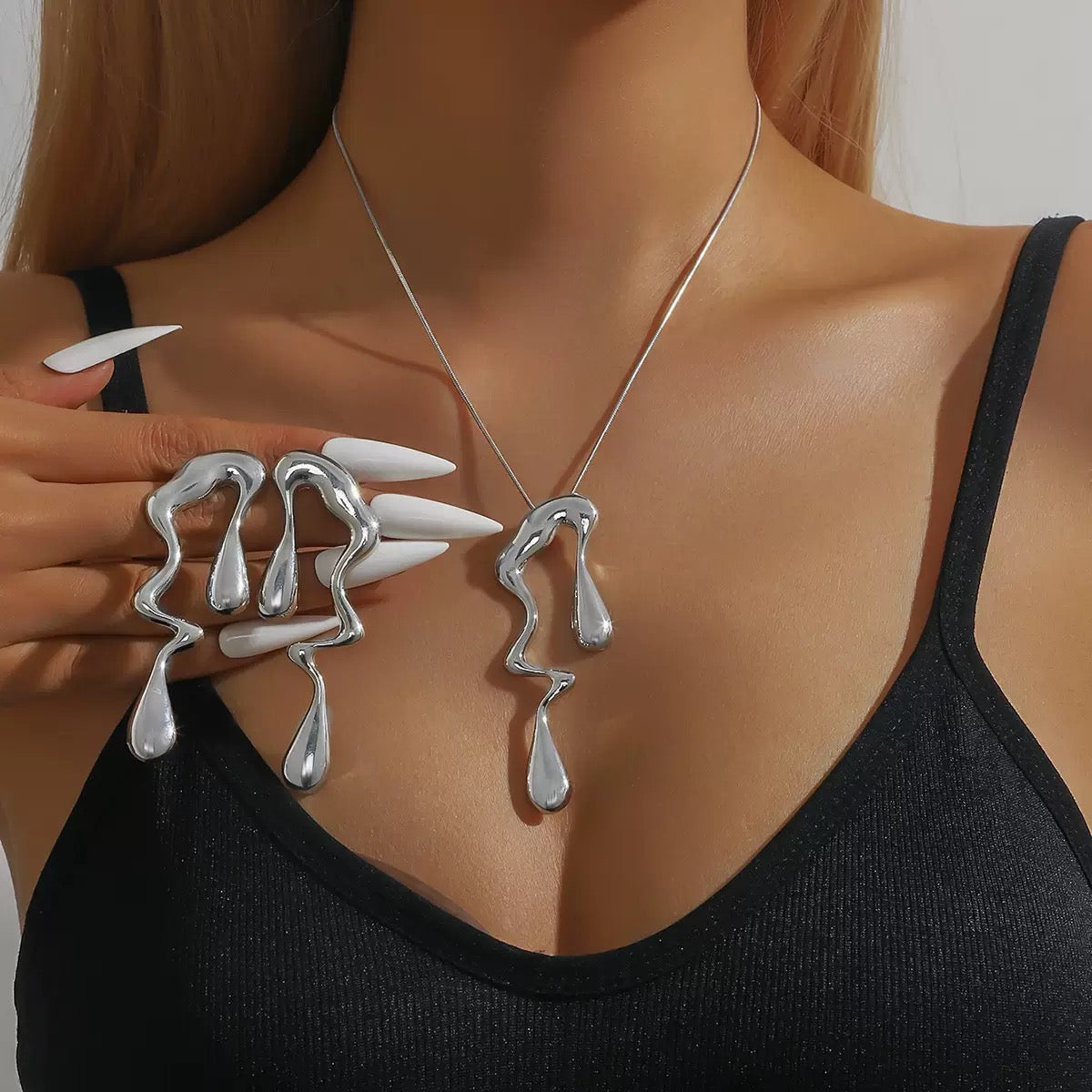 Darling Teardrop Set