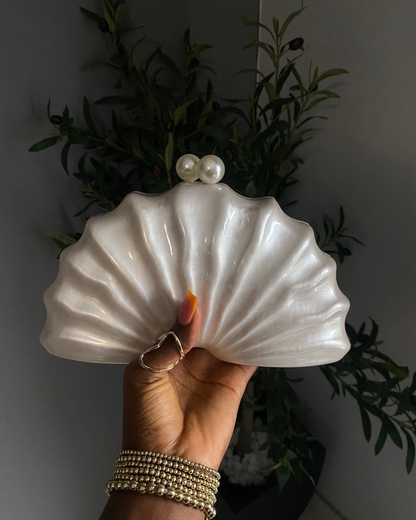 Pearl clutch
