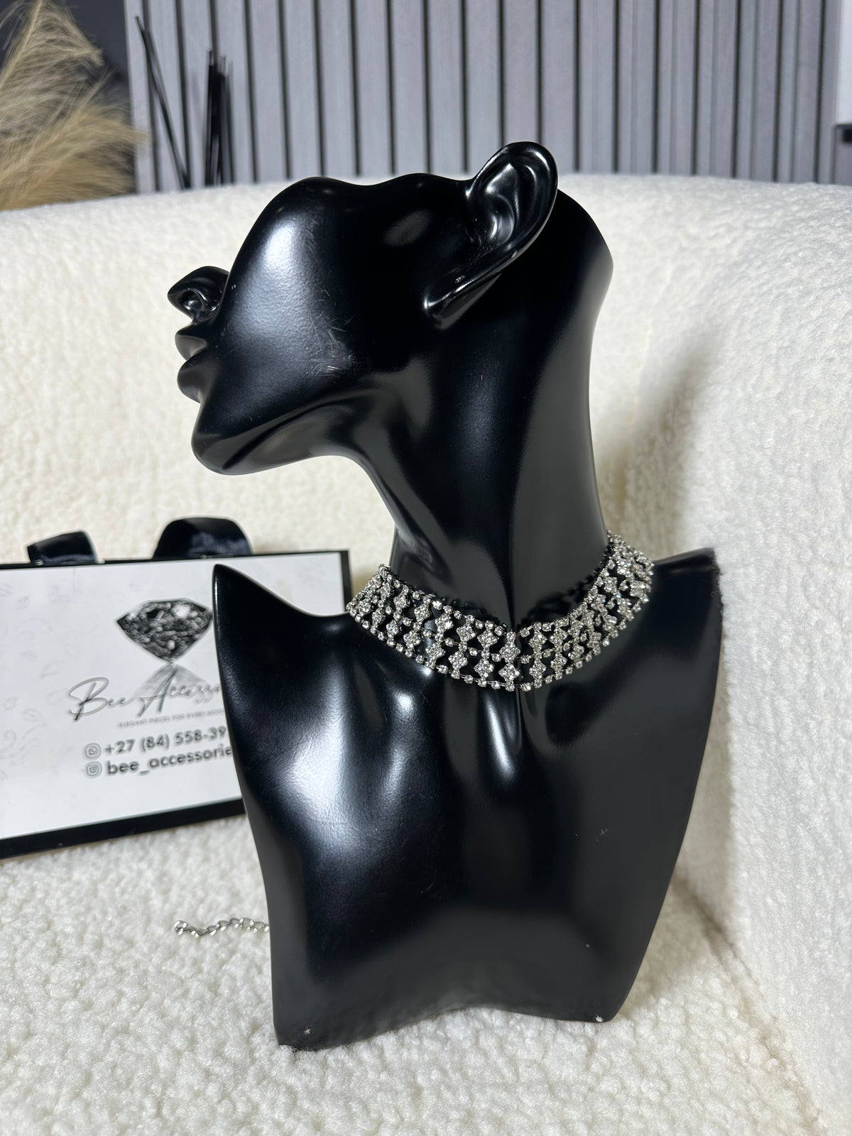 Dainty Diva choker