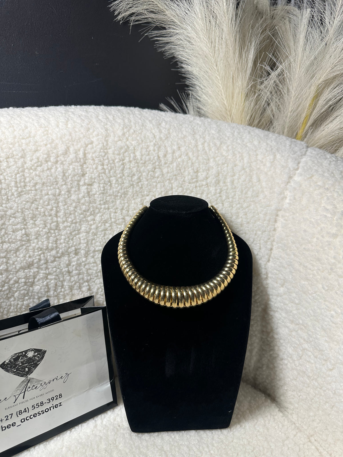 Bold Ribbed Collar Necklace