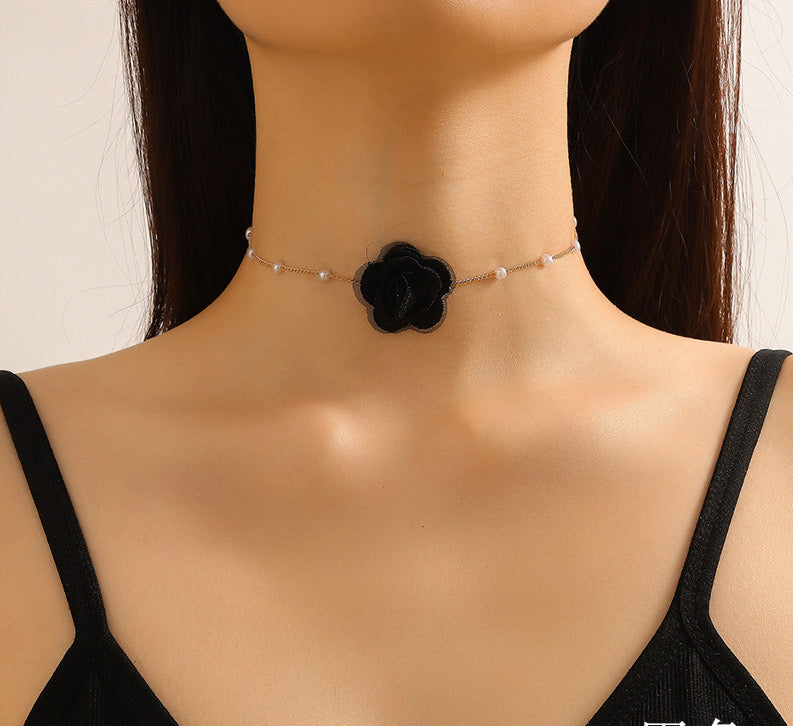 Pretty Rose Choker